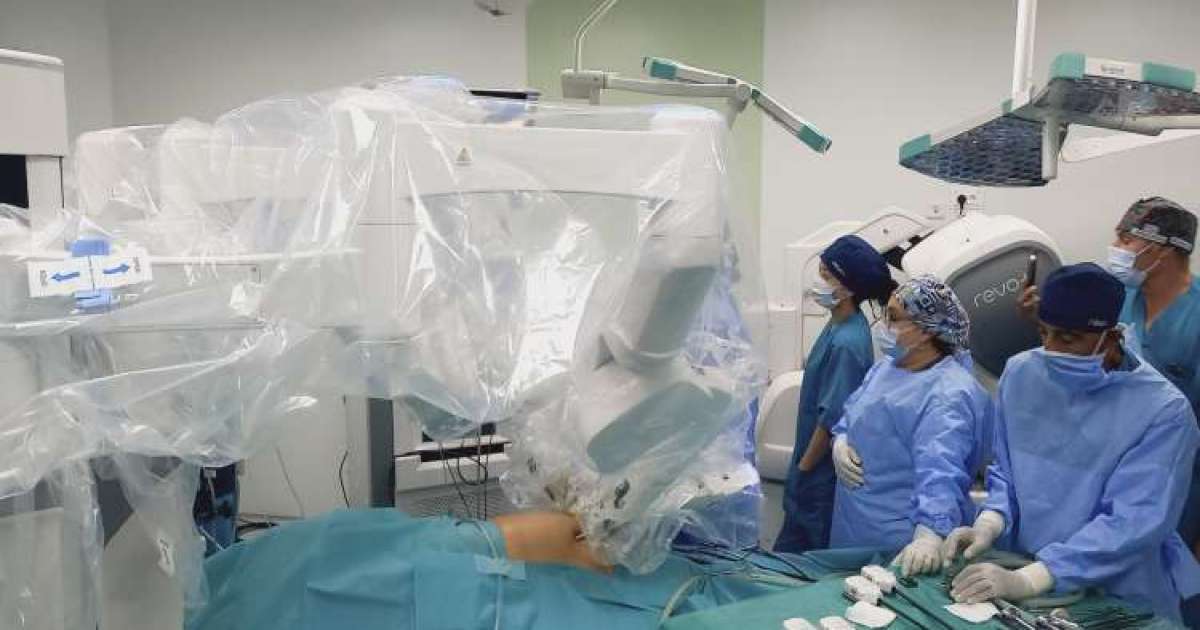 نجاح أول عملية جراحية روبوتية في تونس