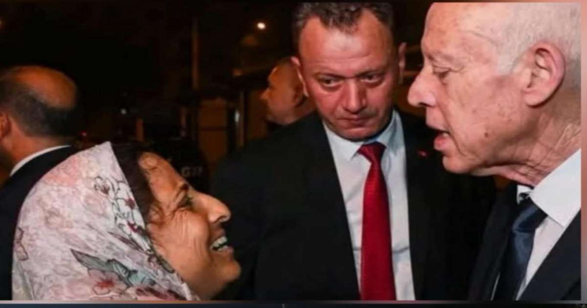 رئيس الجمهورية يقدّم واجب العزاء لأسرة أحد جيرانه بالمنيهلة